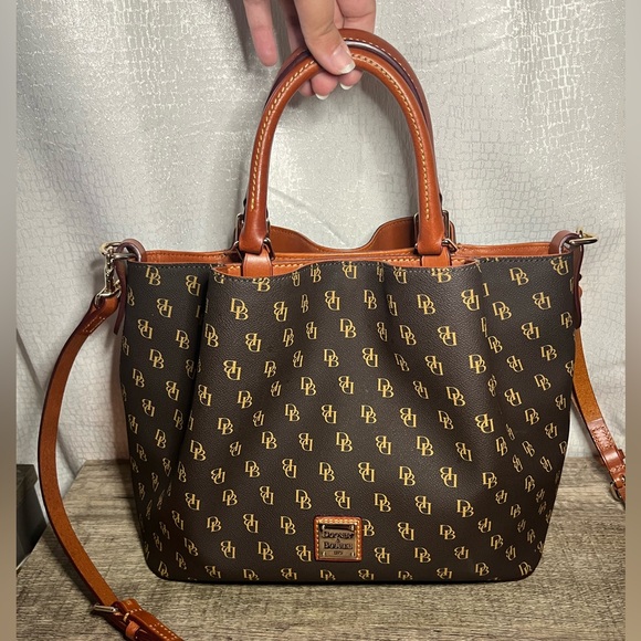 Dooney & Bourke Handbags - Dooney & Bourke Gretta bag